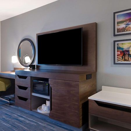 Hampton Inn & Suites Марина Екстериор снимка